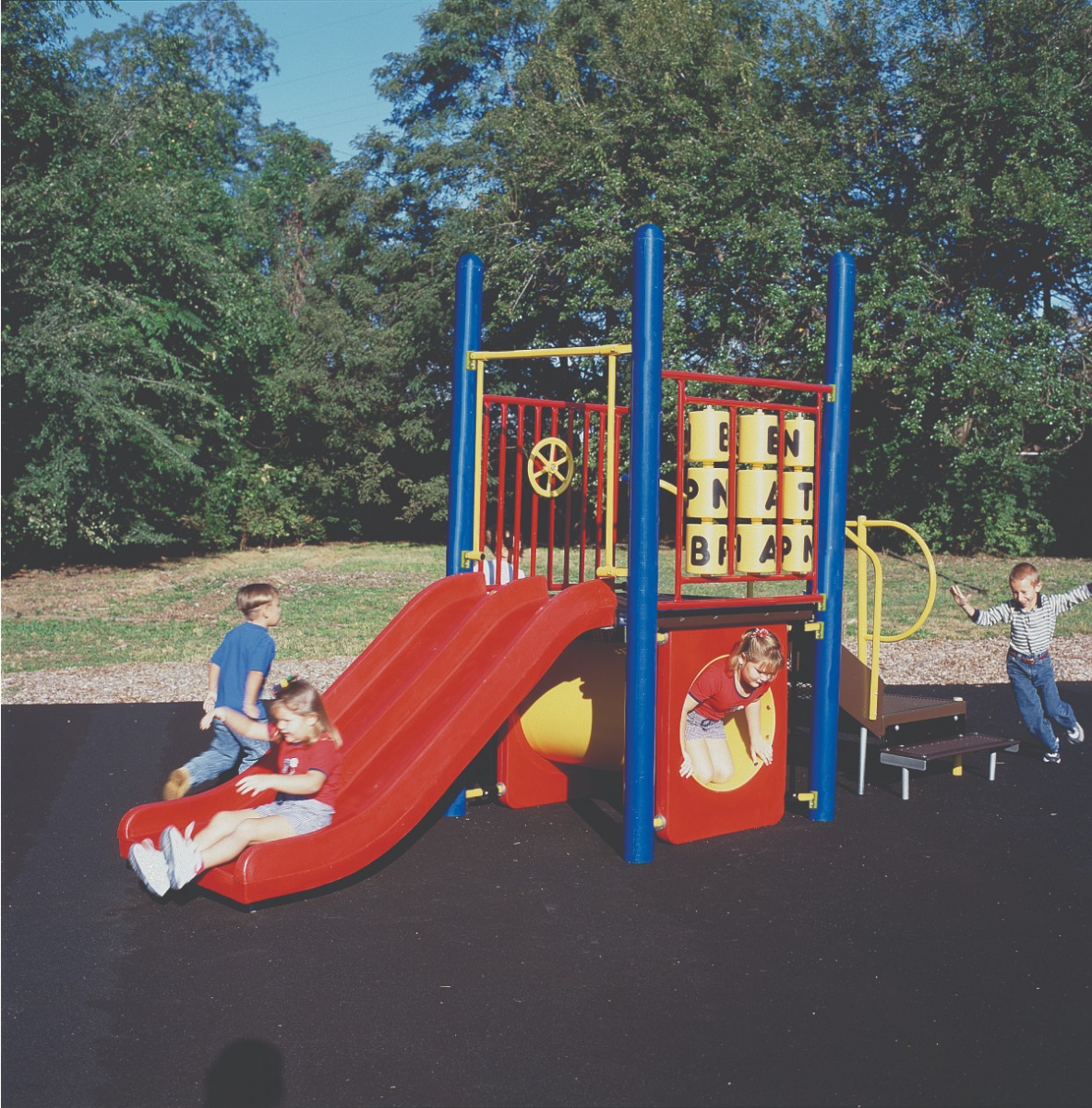 Image shows various letters in the tic tac toe panel however the Jeremy playground set comes with X's and O's only in this panel.